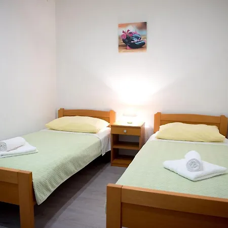 Apartments And Rooms Robi Podstrana Esterno foto