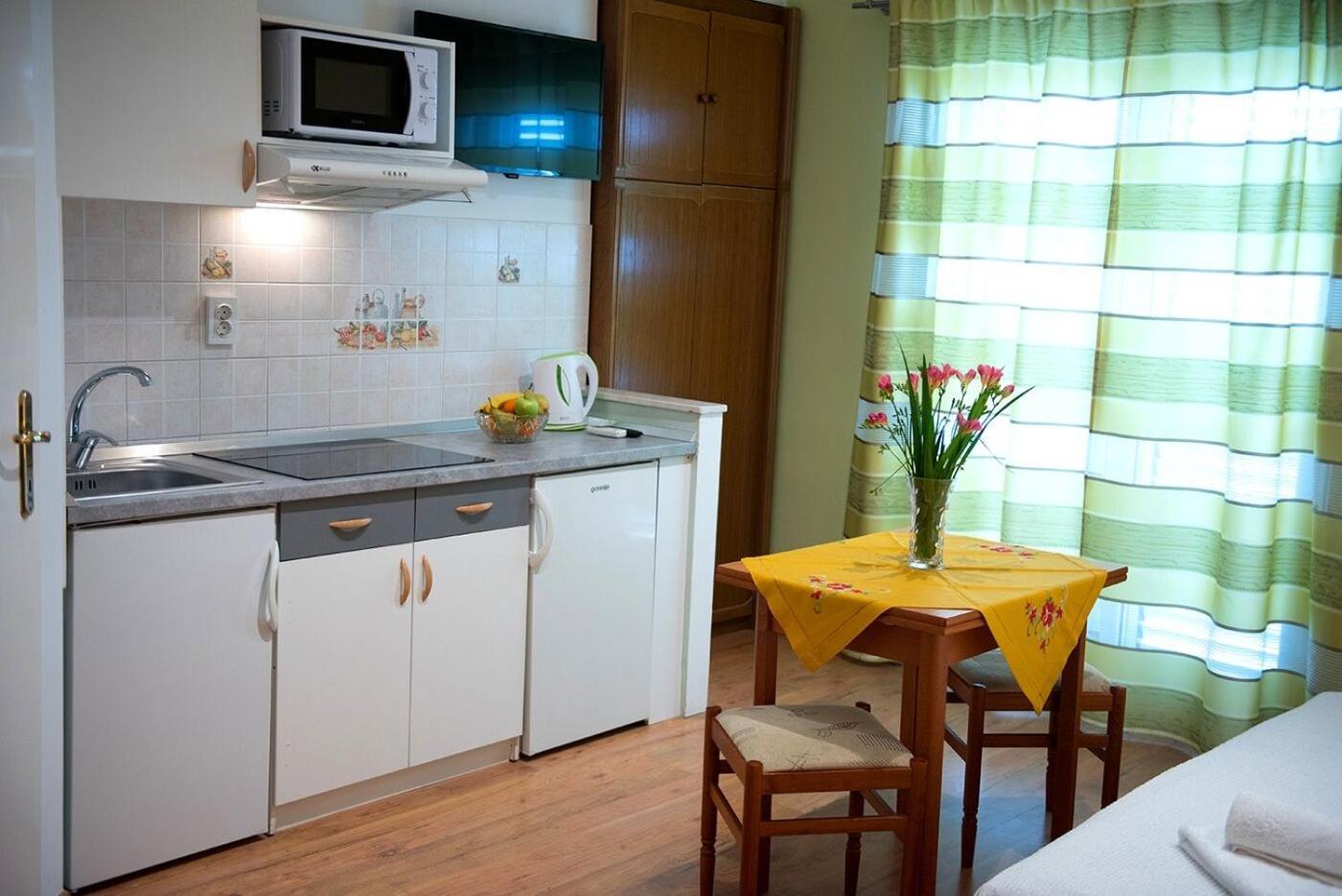 Appartement And Robi *