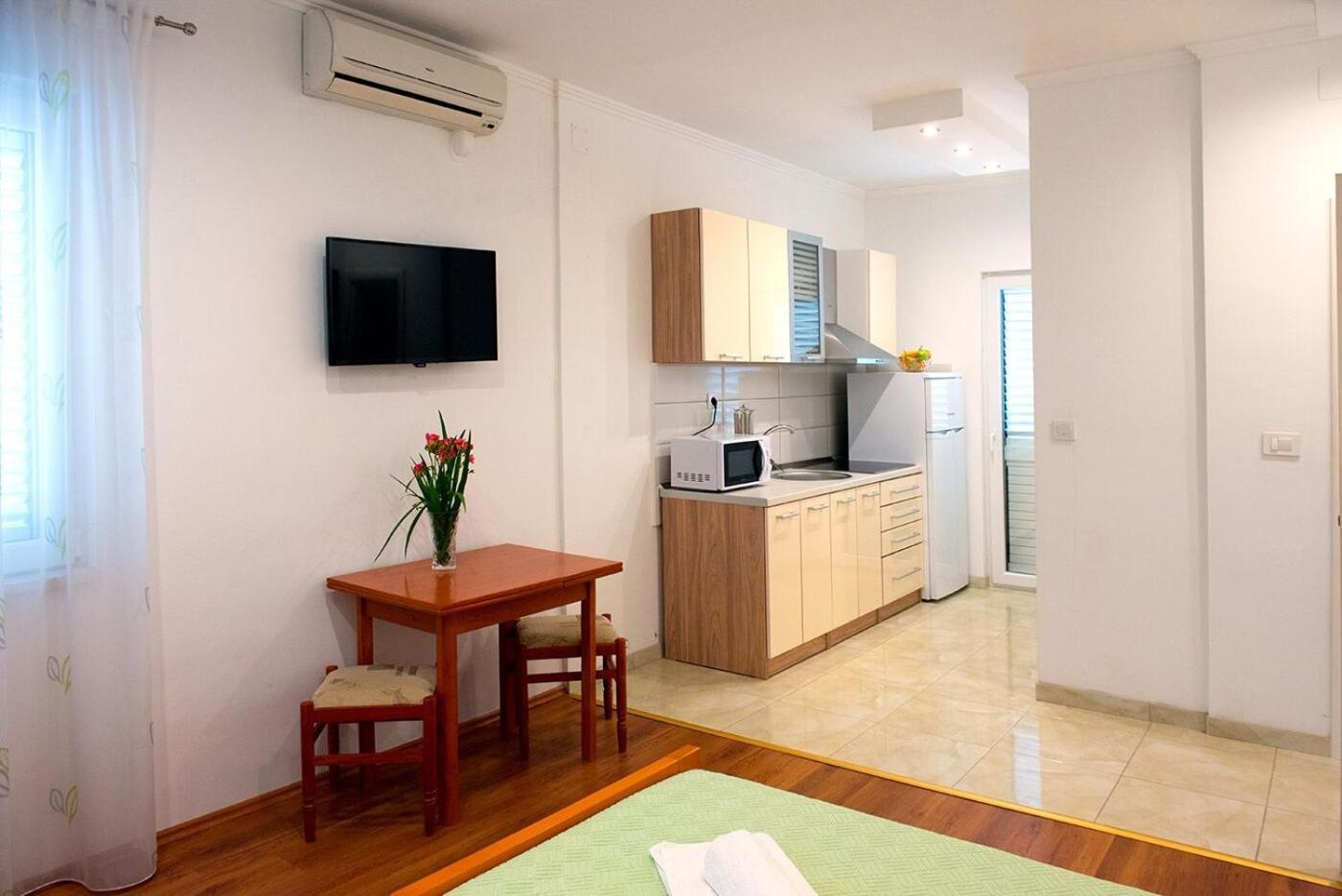 Appartement And Robi *