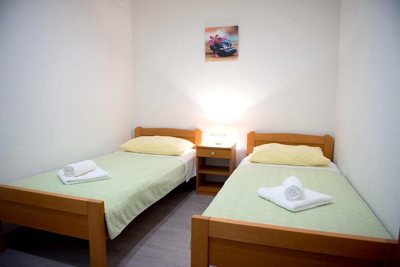 Appartement And Robi *